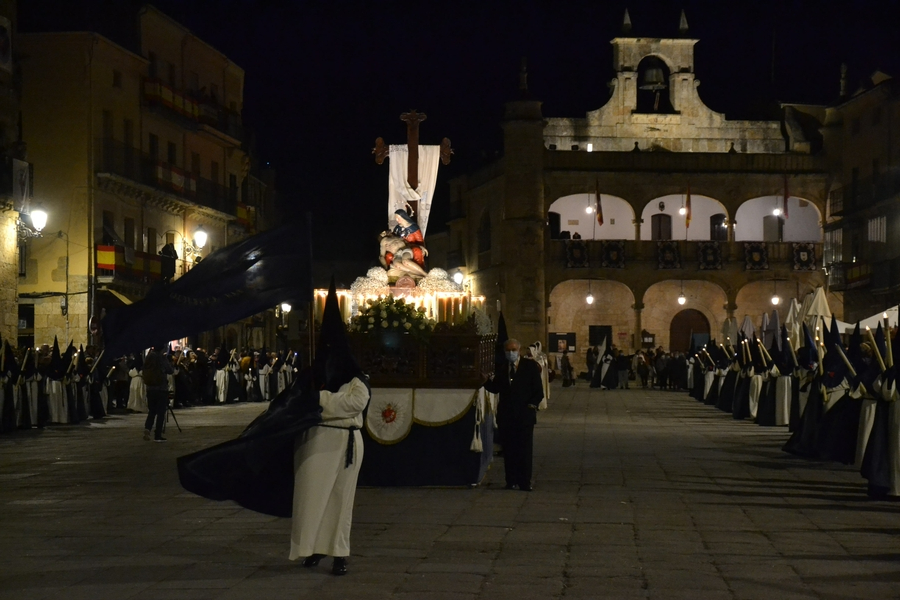 La Cofradía de las Angustias logra procesionar con normalidad por primera vez desde 2018