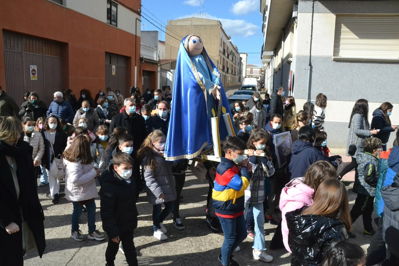 El Viacrucis de los Niños devuelve la Semana Santa a las calles tres años después