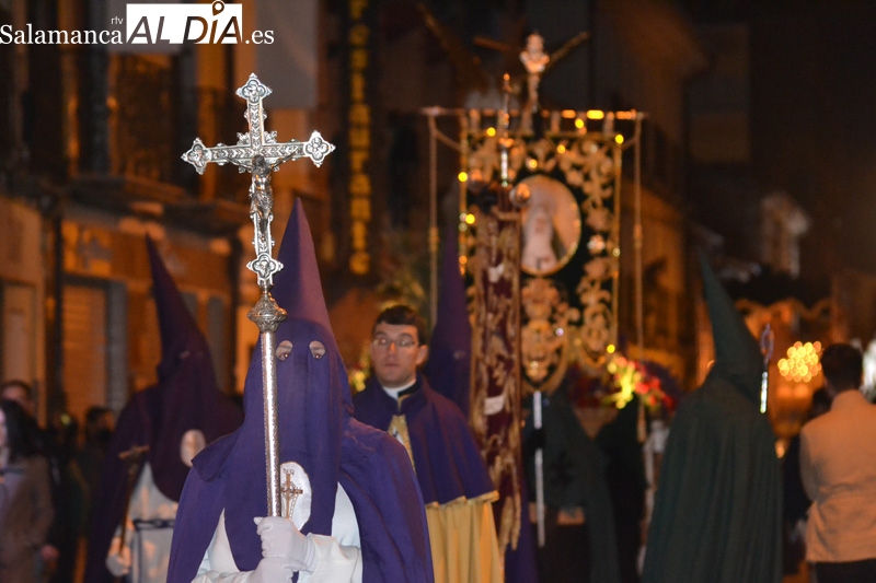 El Santo Entierro se vive en Peñaranda entre miles de personas, oración y emociones