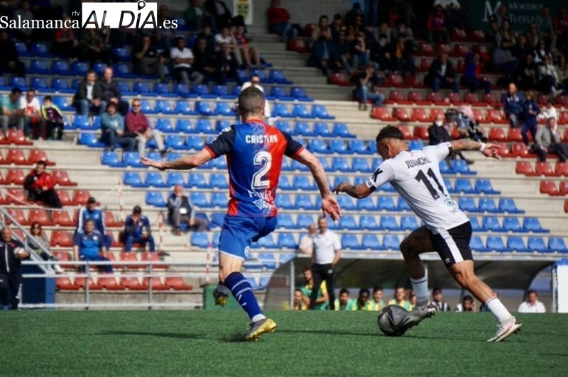 El Salamanca UDS se empeña en seguir con la soga al cuello en Langreo (1-1)