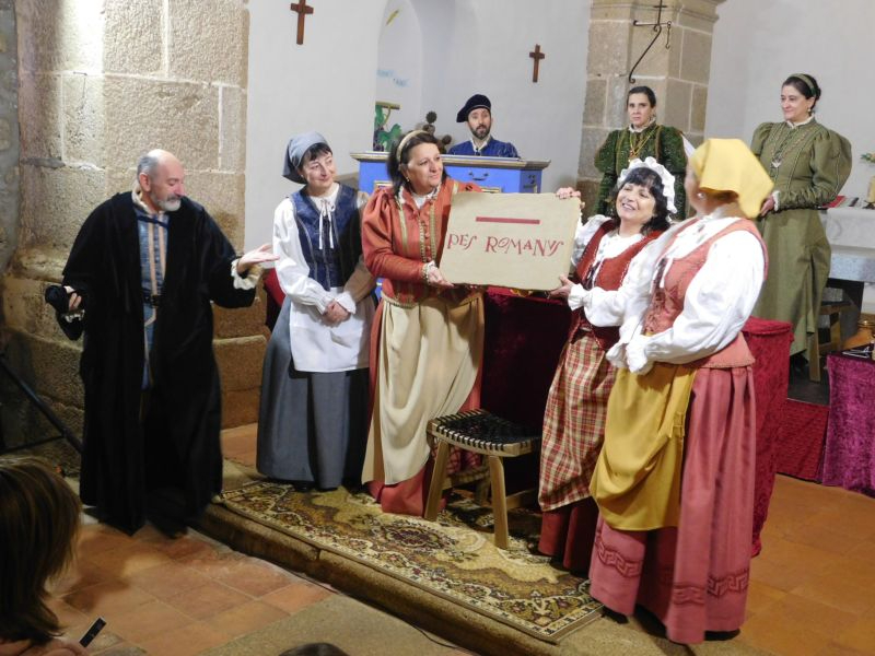 Fuenteguinaldo ovaciona la obra teatral Buscando a Nebrija