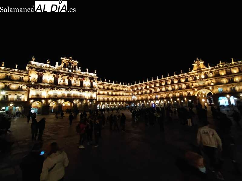 La Plaza Mayor de Salamanca estrena nueva iluminación artística 