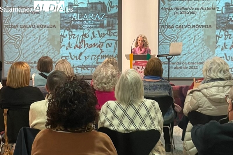 Rosa Calvo presenta en el CDS su obra ‘Alharaz. Huelas de su Historia (s.XIII.XVIII)