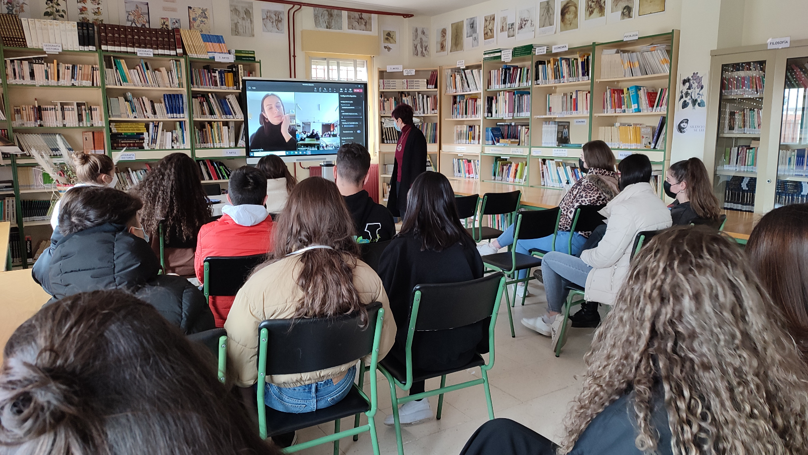 Encuentro literario con la escritora María Sánchez de alumnos del IES Leonardo da Vinci