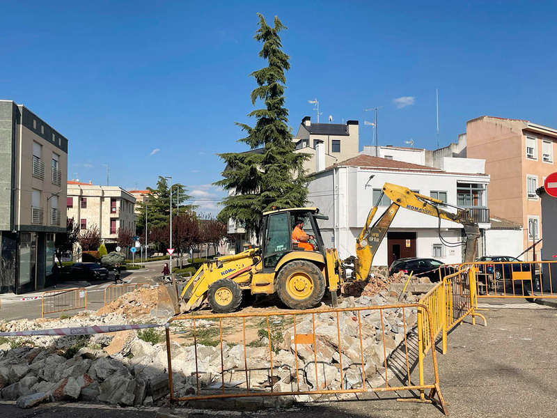 Arrancan las obras para convertir esta plaza de Carbajosa en una nueva área de recreo