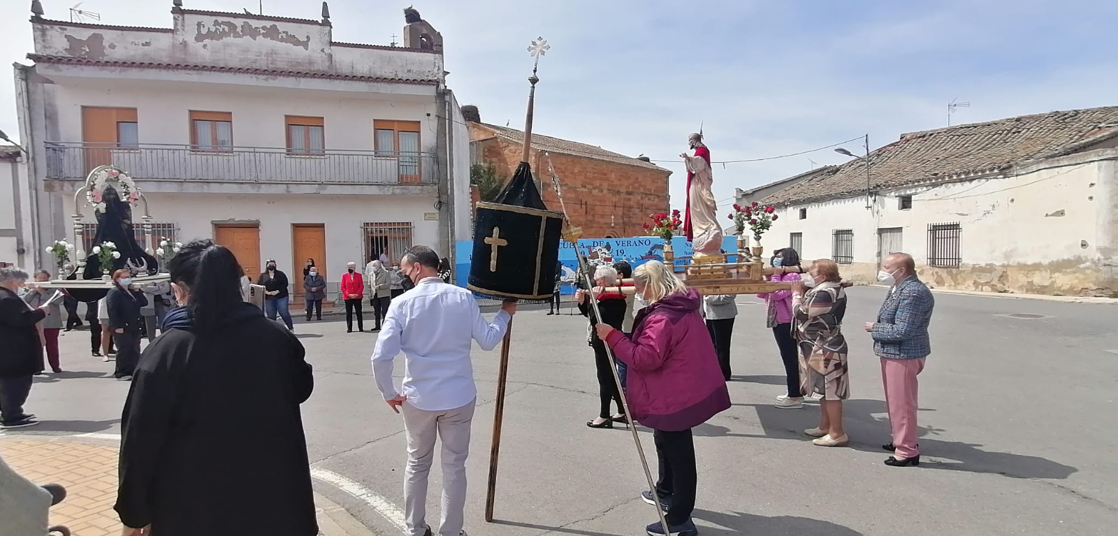 Broche de oro a la Semana Santa con la procesión del Resucitado y el recital del Coro de Villoruela