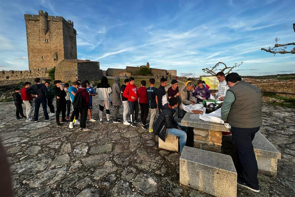 El Seminario degustó el hornazo en San Felices de los Gallegos