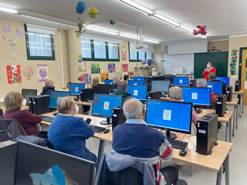Arranca el taller para mayores Me atrevo con la tecnología 