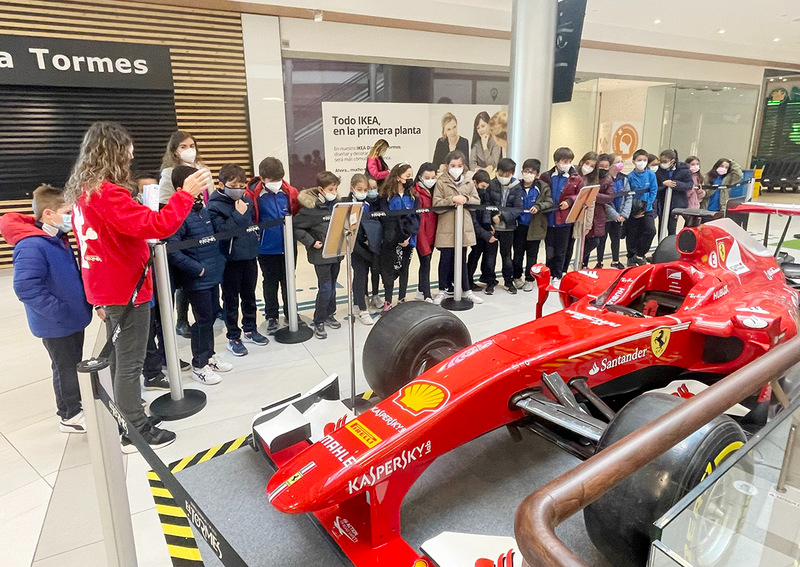 Cerca de 500 escolares de Salamanca disfrutan de la exposición Leyendas del deporte