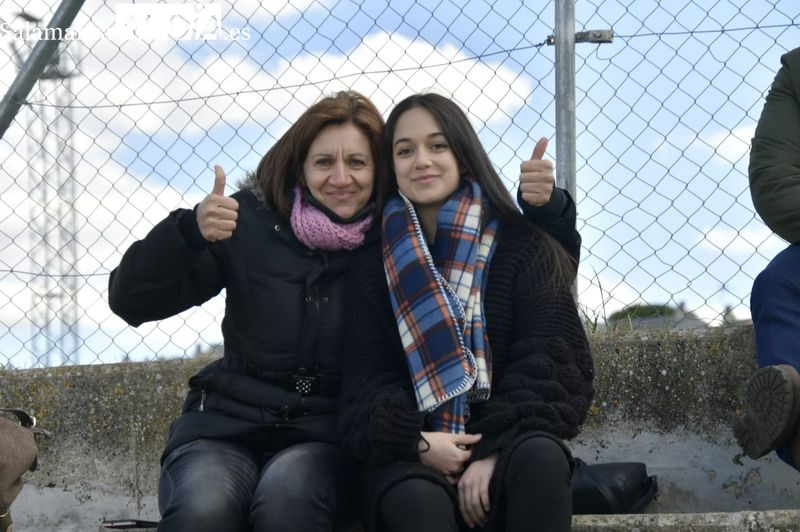 Los aficionados resisten el frío disfrutando del deporte charro