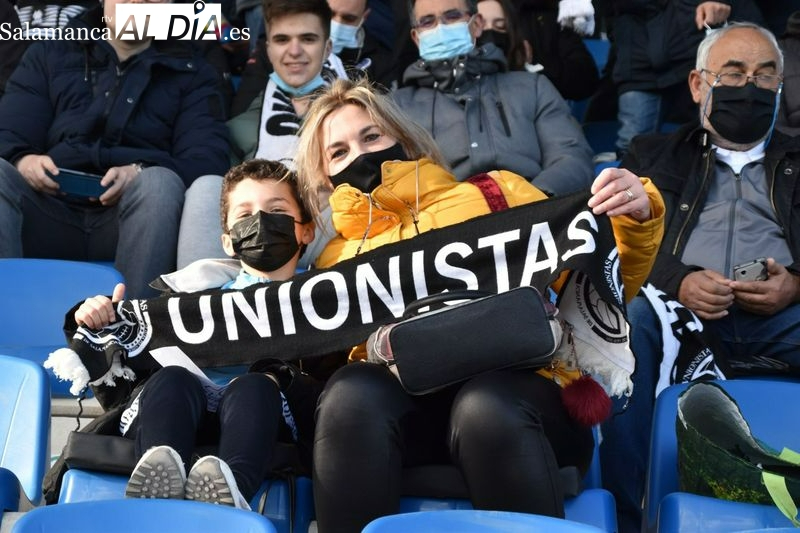La ciudad se mueve en plena Semana Santa: Unionistas y el Salamanca UDS sacan sus buses para las finales en Badajoz y Langreo