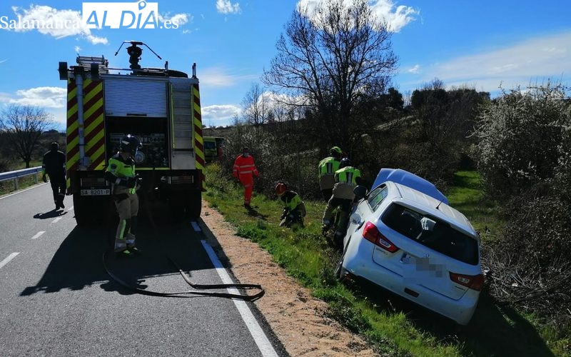 Salida de vía de un turismo en Pereña de la Ribera