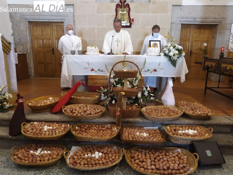 El pueblo salmantino que cumple un año más con la tradición de los huevos del Cristo