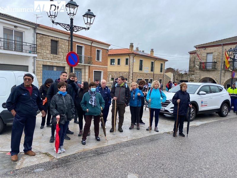 Barruecopardo recorre las arribes del Huebra en una bonita marcha senderista