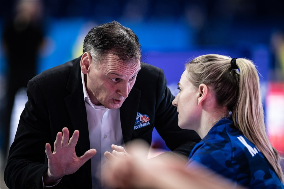 Roberto Íñiguez: Lo hemos superado porque son amigas