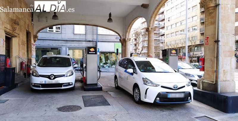 Las gasolineras empiezan a cobrar los anticipos de la bonificación del combustible