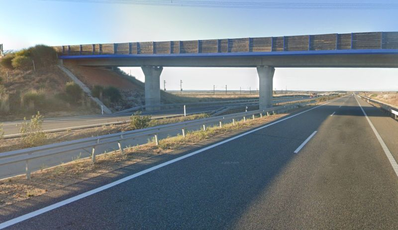 Muere tras ser atropellado en la A-66 mientras cambiaba la rueda pinchada de su furgoneta