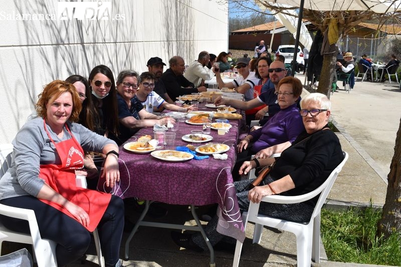 Comida de convivencia en Encinas de Arriba
