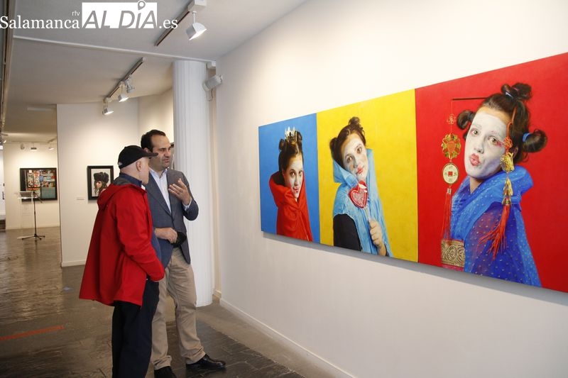 José Luis Corella transmite emociones y sentimientos con sus obras en La Salina