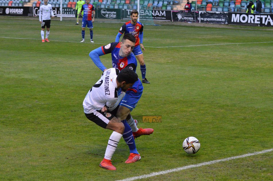 El Salamanca UDS afronta un partido decisivo por la permanencia en Langreo