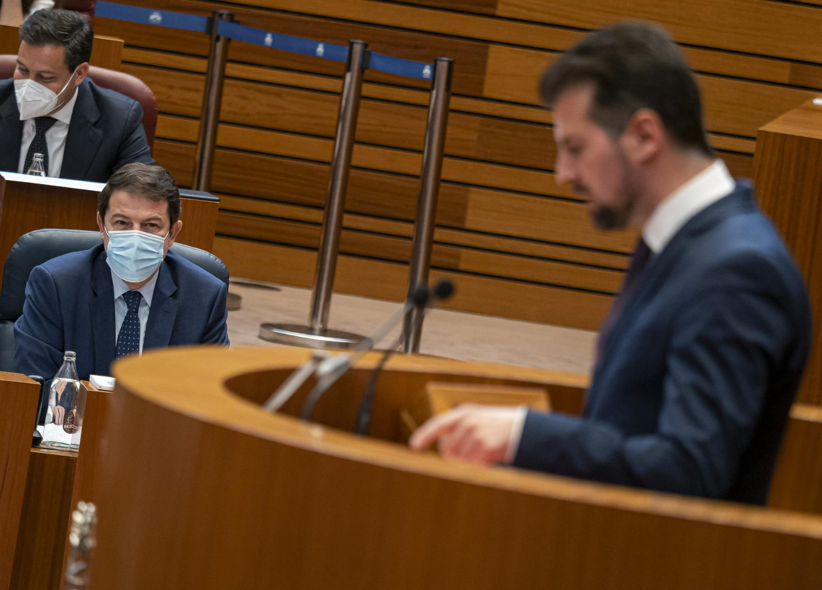 Mañueco replica a Tudanca que CyL no es una muesca en la cartuchera de Sánchez tras acusación de retroceso