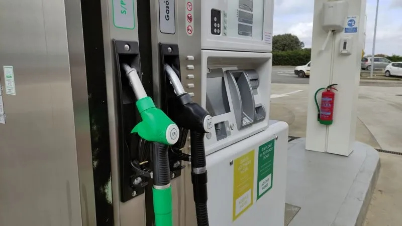 Facua denuncia ante la Junta a 18 gasolineras de Castilla y León por subir precios el 1 de abril 
