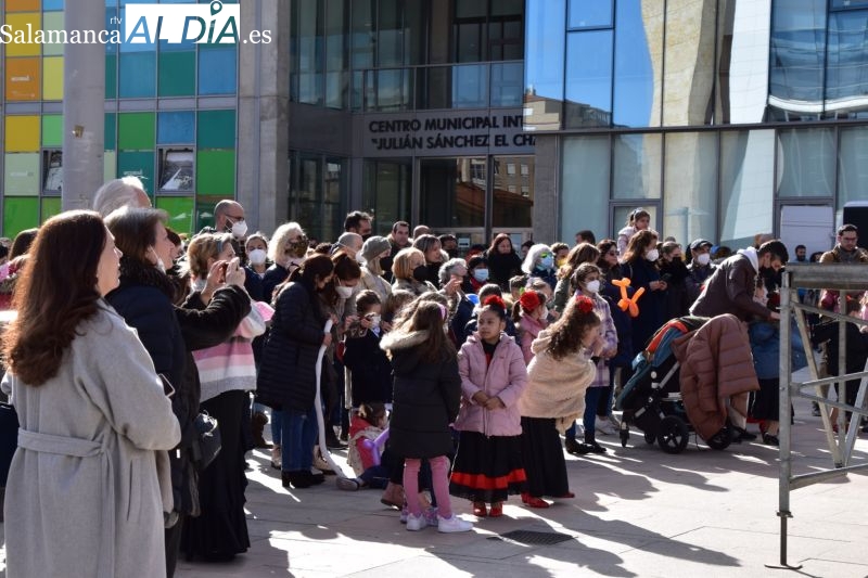 Salamanca muestra su apoyo a las personas con autismo, de la mano de Ariadna