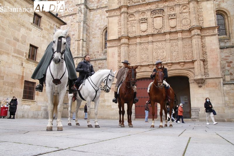 Sorpresa para los salmantinos por la llegada a la ciudad de estos jinetes