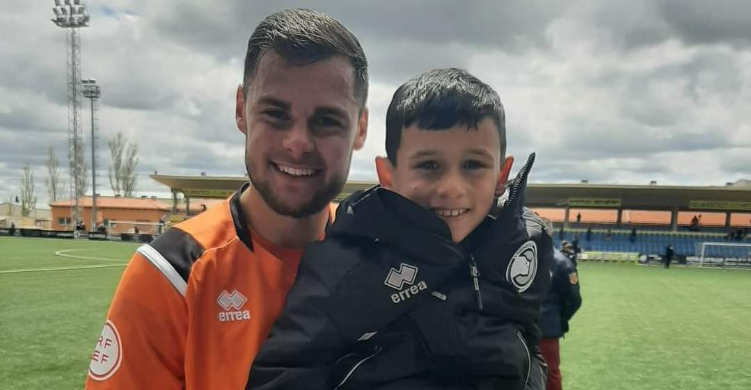 El cariñoso gesto de Florentin Bloch con un canterano de Unionistas