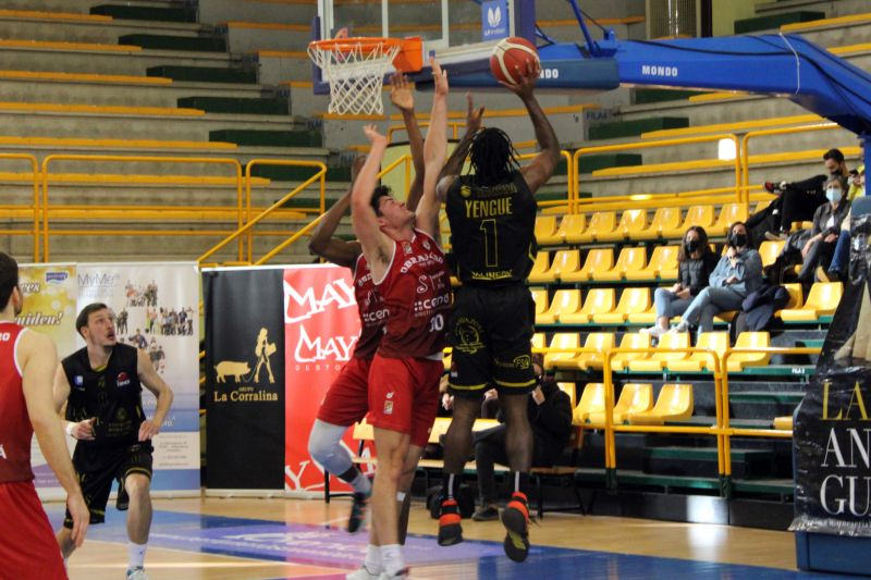 El CB Tormes pierde ante el Obradoiro, segundo clasificado (64-67)