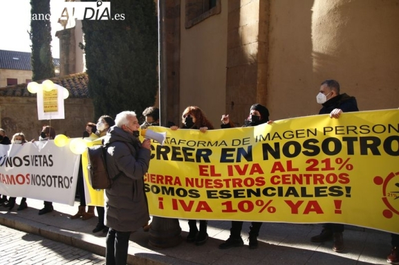 El colectivo de peluqueros y esteticistas vuelve a manifestarse por la reducción del IVA