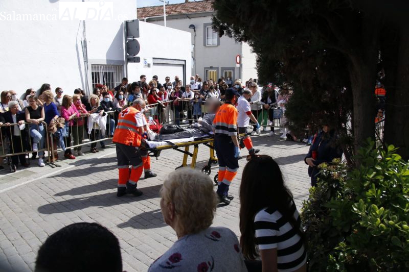 Dos desmayos marcan el inicio de la procesión en Pizarrales