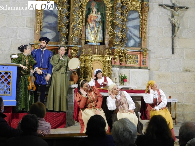 El grupo de teatro Lazarillo de Tormes representa en El Manzano su obra ‘Buscando a Nebrija’