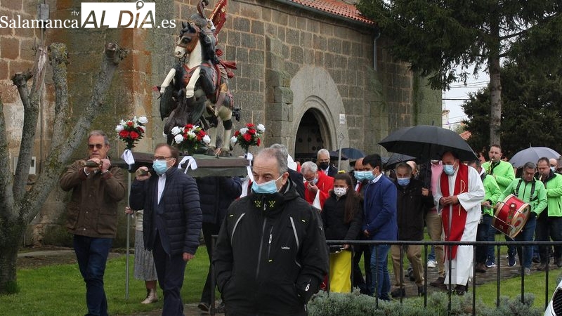 San Jorge cabalga de nuevo en Olmedo de Camaces 
