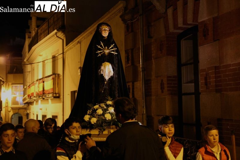 La procesión del Silencio tiñe de luto y silencio las calles de la villa ducal