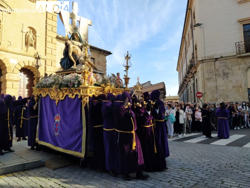 Jesús Rescatado sale a la calle en un glorioso Viernes Santo en Salamanca