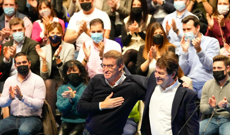 Feijóo felicita a Mañueco y lo pone de ejemplo de líder que ofrece estabilidad, responsabilidad y gestión