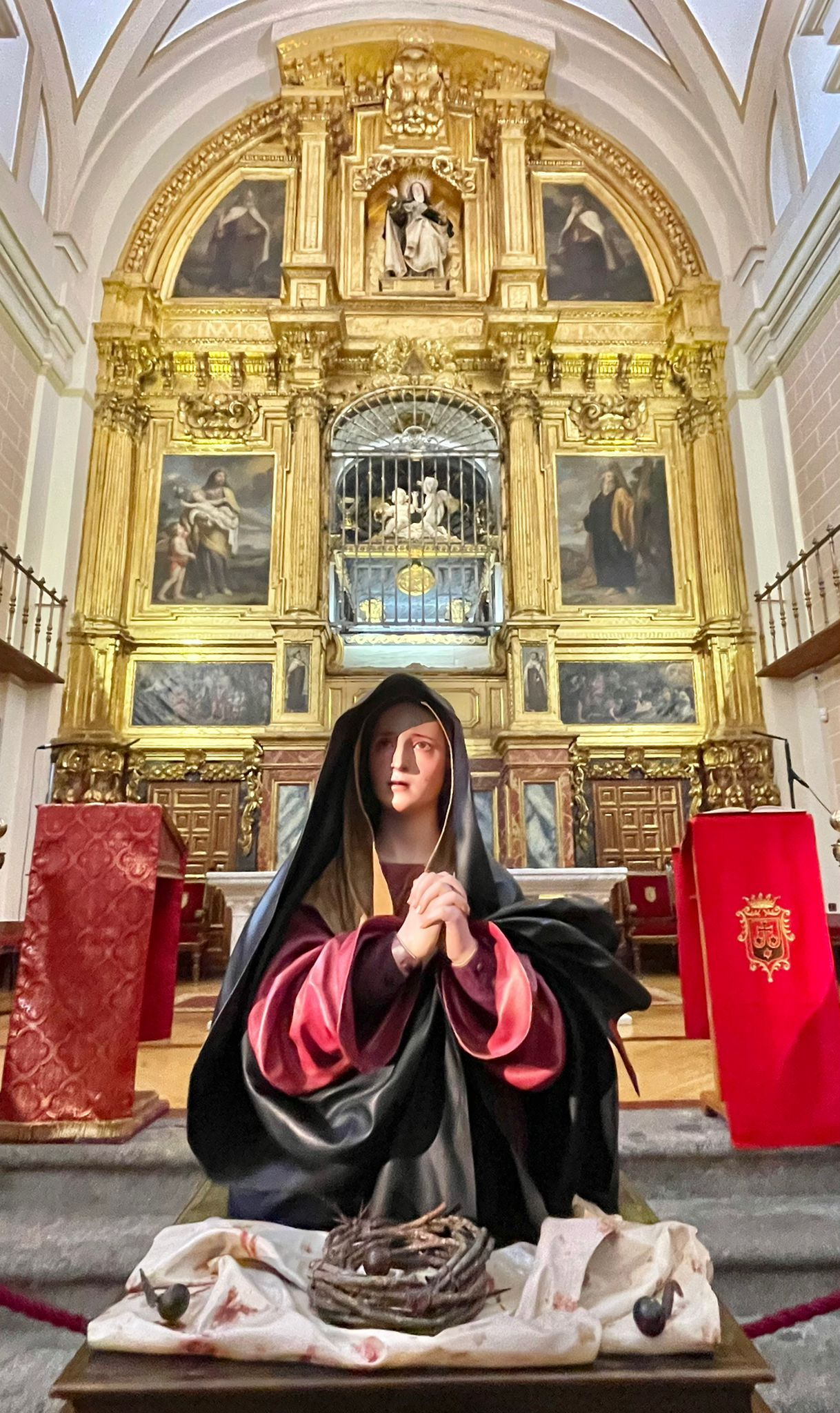 Seguir a Jesucristo acompañando a su madre en su soledad