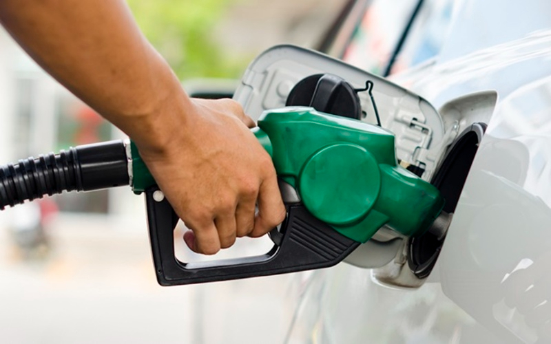 Denunciadas más de 200 gasolineras por subir precios el día que entraron en vigor los descuentos en carburantes
