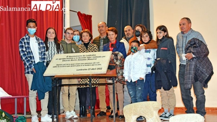 Sentido homenaje de reconocimiento al maestro don Eduardo Martín en Lumbrales