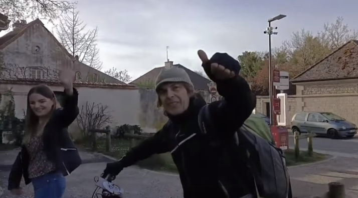 Gaby Varas inicia su ambicioso reto de unir andando y en bici Francia y El Rebollar