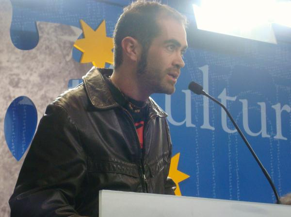 El poeta Miguel Velayos presenta su nueva obra Ofrenda o vanidad