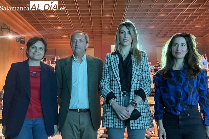 Alumnos del IES Germán Sánchez Ruipérez participan en una charla junto a Germán Delibes, hijo del prestigioso escritor