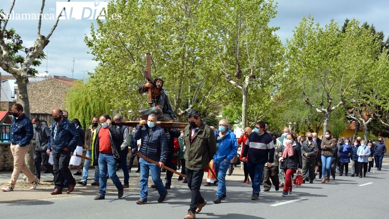 El Ayuntamiento y los hombres del campo celebran Santa Cruz en Lumbrales
