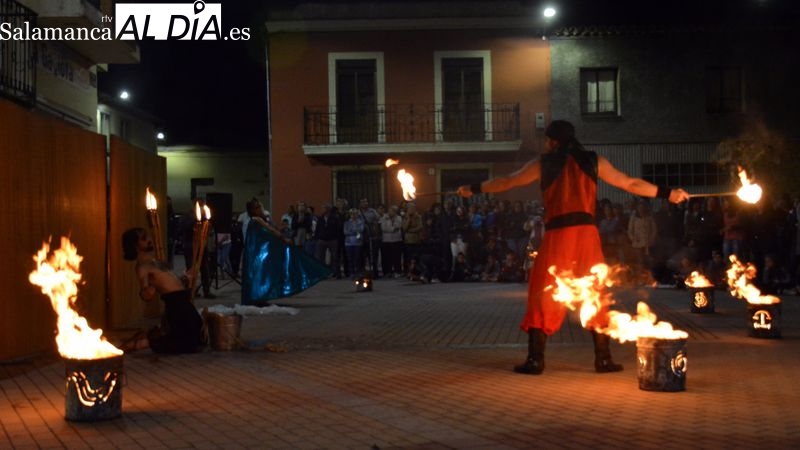 Un espectáculo de fuego cierra el intenso fin de semana de la Feria de Lumbrales
