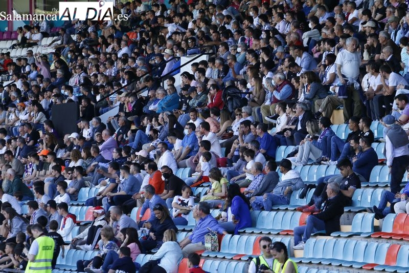 El Helmántico vuelve a rugir y no deja solo al Salamanca UDS 