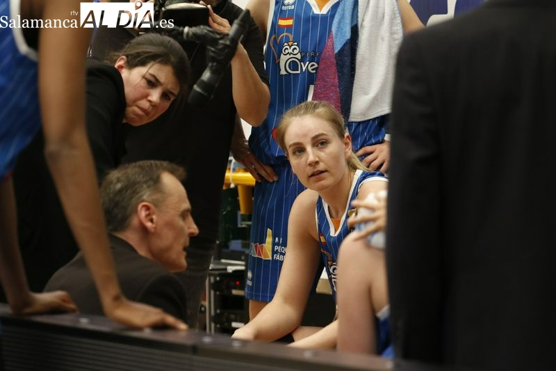 Karlie Samuelson se marcha del Perfumerías Avenida