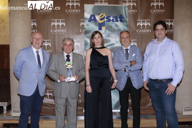 El sector del automóvil de Salamanca reconoce la trayectoria empresarial de Francisco Bazago