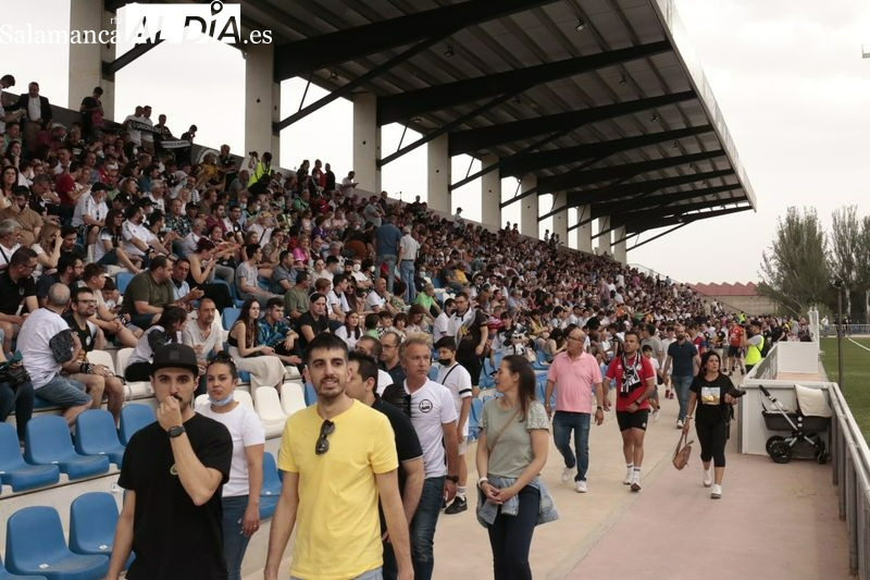 Unionistas supera la barrera de los 400.000 euros para el cambio de césped y sus planes de futuro