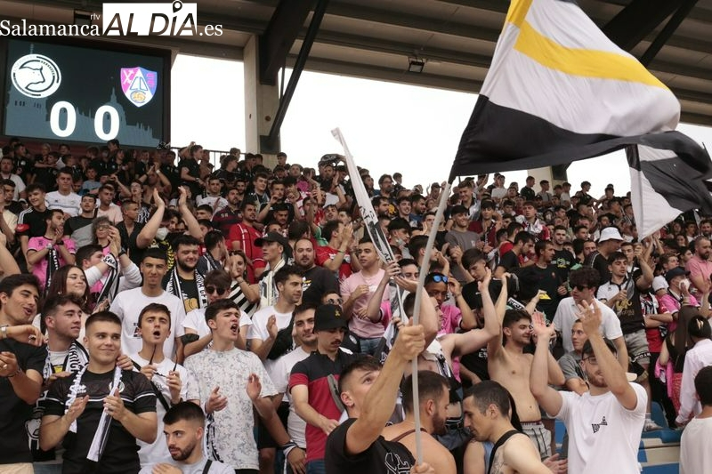 ¡¡Unionistas hace historia y sus aficionados pagan los 300.000 euros del cambio de césped de su bolsillo!!